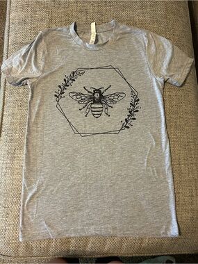 Women's Grey Short Sleeve Bee Graphic Tee